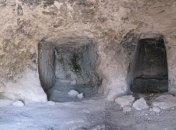 В пещере спелеологи нашли древний клад из монет и украшений