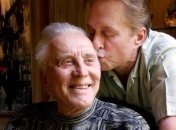 Батько Майкла Дугласа залишив сина без спадщини