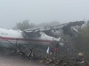 Ан-12 аварийно сел в поле, не долетев до аэропорта "Львов"