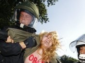 Активистки FEMEN в Берлине протестовали во время визита Обамы
