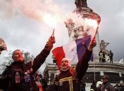 Новая волна протестов: парижские пожарные вышли на улицы (Фото)