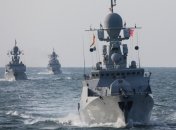 Бомбардировщики, штурмовики, десантные катера: Россия стянула в Крым серьезную военную технику