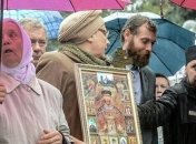 Священники и верующие УПЦ (МП) митингуют поды стенами Рады (Видео)