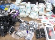 Супружеская пара пыталась провезти в Донецк четыре миллиона рублей