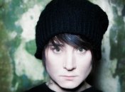 Земфира показала фото с любимой учительницей  