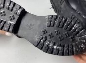 Солью можно посыпать не только промерзшую дорогу