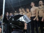 Болельщики "Днепра" просят заменить милицию на стюардов