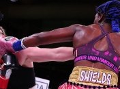 Бокс. Кларисса Шилдс завоевала третий титул в среднем весе