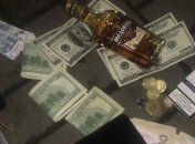 Взятка в $700: В Киеве налоговика поймали на "горячем"