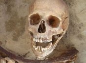 Археологи исследовали могилы "вампиров" с серпами на шеях