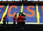 Шахтер завесил трибуну ОСК Металлист своей символикой