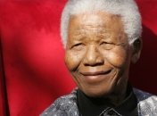 Состояние здоровья Нельсона Манделы медленно улучшается