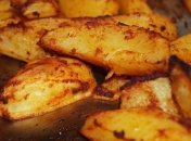 Что приготовить на ужин: победитель "Мастер Шеф" Евгений Клопотенко поделился рецептом вкусной картошки в духовке 