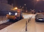 Киевавтодор показал, как ночью чистил дороги от снега (Видео)