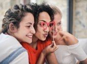 Поздравление с Днем подруги 2023