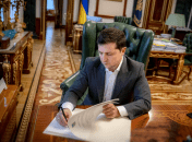 Президент Зеленський зволікає із підписанням закону про підняття податків