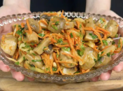 Шампиньоны получаются упругими, очень вкусными и подходят к праздничному столу