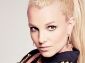 Бритни Спирс решила заняться спортом прямо на пляже 