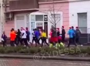 Новогодние пробежки к магазинам: как в Одессе готовятся к Новому году (видео)