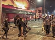 В Миннеаполисе протестующие подожгли полицейский участок