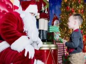 К осознанию того, что Деда Мороза не существует, ребенок, скорее всего, придет сам