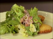 Курица по-милански с салатом