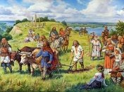 Мужчины выполняют тяжелую работу