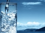 Ученые рассказали, сколько воды нужно выпивать за день