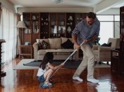 Чем помыть полы, чтобы оставались чистыми долгое время