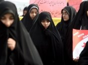 В Иране женщину приговорили к двум годам тюрьмы за то, что сняла хиджаб на улице