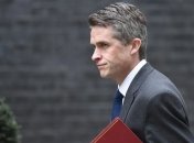 Министр обороны Британии отстранен от должности 