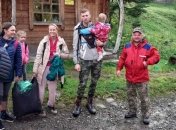 Полезли в горы, попали под ливень: с Говерлы эвакуируют группу туристов с малолетними детьми