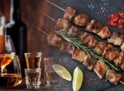 Чтобы не обострились хронические болезни: диетолог назвала главное правило майских застолий