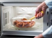 Медики рассказали, какой вред для здоровья несет микроволновка