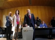 Выборы в Германии: Шульц уже проголосовал