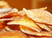 Ученые выяснили, почему детям нельзя есть чипсы