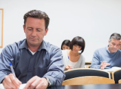 Мужчины призывного возраста уклоняются от мобилизации во время войны