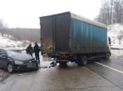 На харьковской окружной столкнулись четыре авто: одна из пострадавших женщин скончалась (фото)