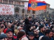 Политический кризис в Армении: протестующие ворвались в здание правительства, а Пашинян извинился перед народом 