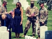 Total-black look: потрясающий образ от первой леди США на скорбном мероприятии