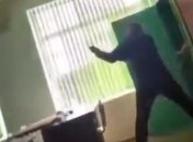 В Крыму учитель истории избил ученика палкой: происшествие сняли на видео