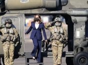 Камала Харрис готова "подхватить флаг" из рук Байдена