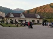 Кыргызстан: сторонники экс-президента захватили шестерых спецназовцев 