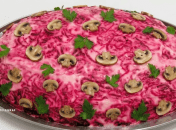 Постный салат с грибами и свеклой