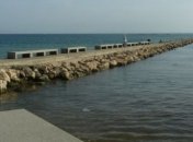 В Одессе во время прогулки женщину смыло в море
