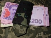 Мобилизированным военным власти хотят оставить только одну зарплату