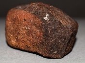 Внутри марсианского метеорита обнаружили следы азотной органики