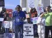 В США проходят массовые акции протеста против Трампа