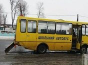 В Винницкой области легковушка столкнулась со школьным автобусом