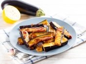Кисло-сладкие баклажаны - отличный гарнир к мясному или рыбному блюду